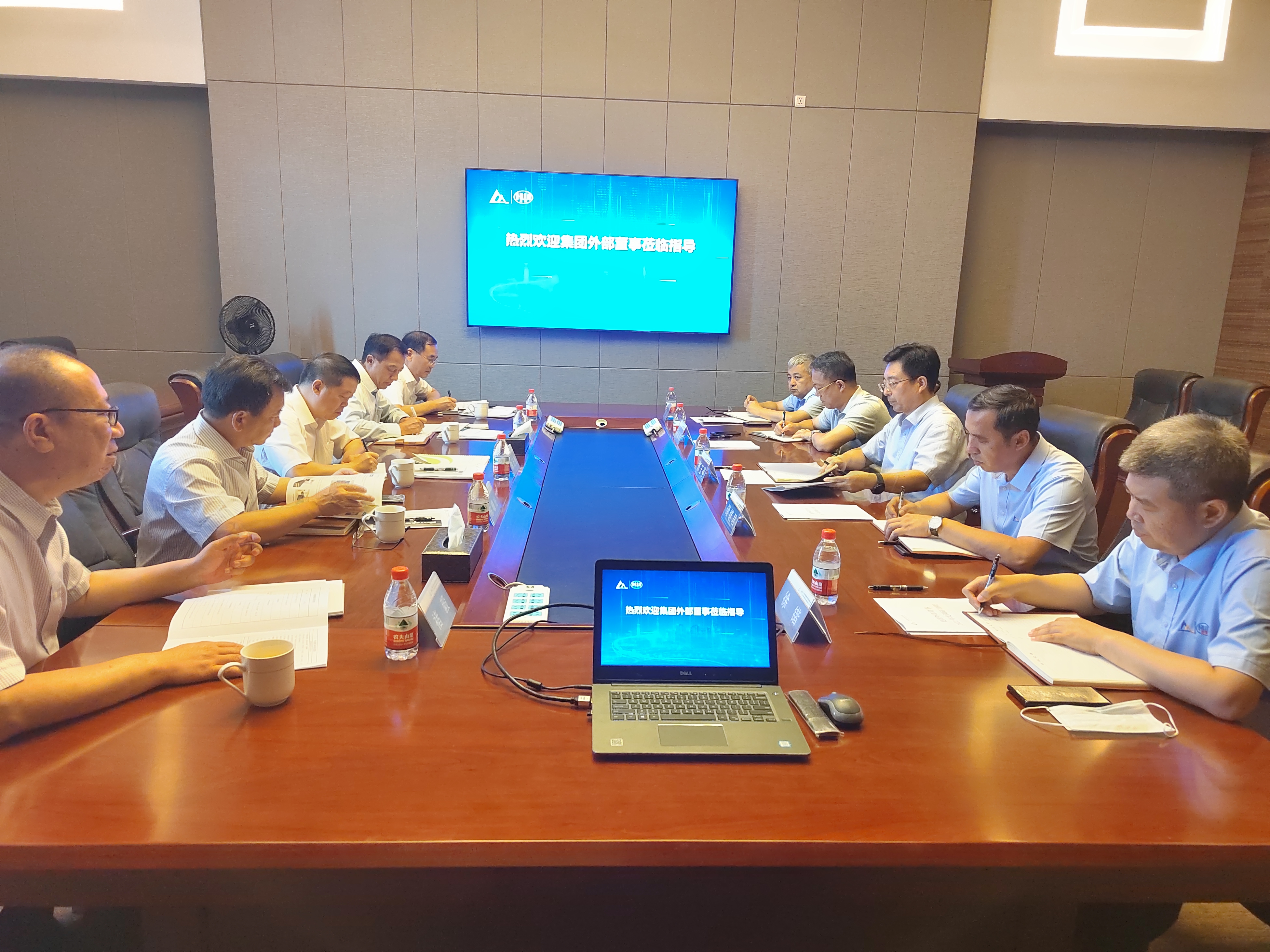 座談會(huì)議.jpg 座談會(huì)議.jpg